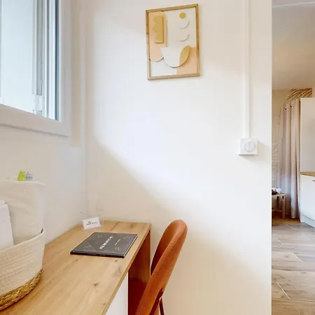 Expat Renting - La Dolce - Netflix Apartment