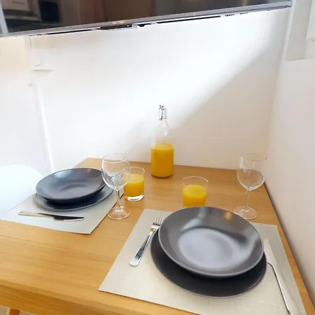 Expat Renting - La Dolce - Netflix Apartment
