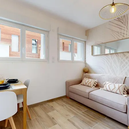 Expat Renting - La Dolce - Netflix Apartment