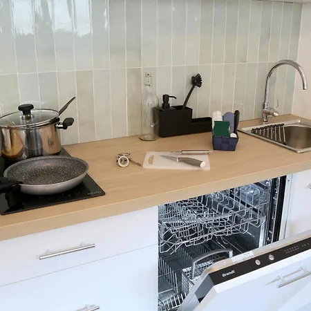 Expat Renting - La Dolce - Netflix Apartment *