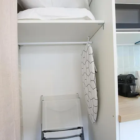 Expat Renting - La Dolce - Netflix Apartment