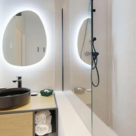 Expat Renting - La Dolce - Netflix Apartment