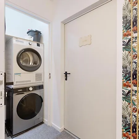 Expat Renting - La Dolce - Netflix Apartment *